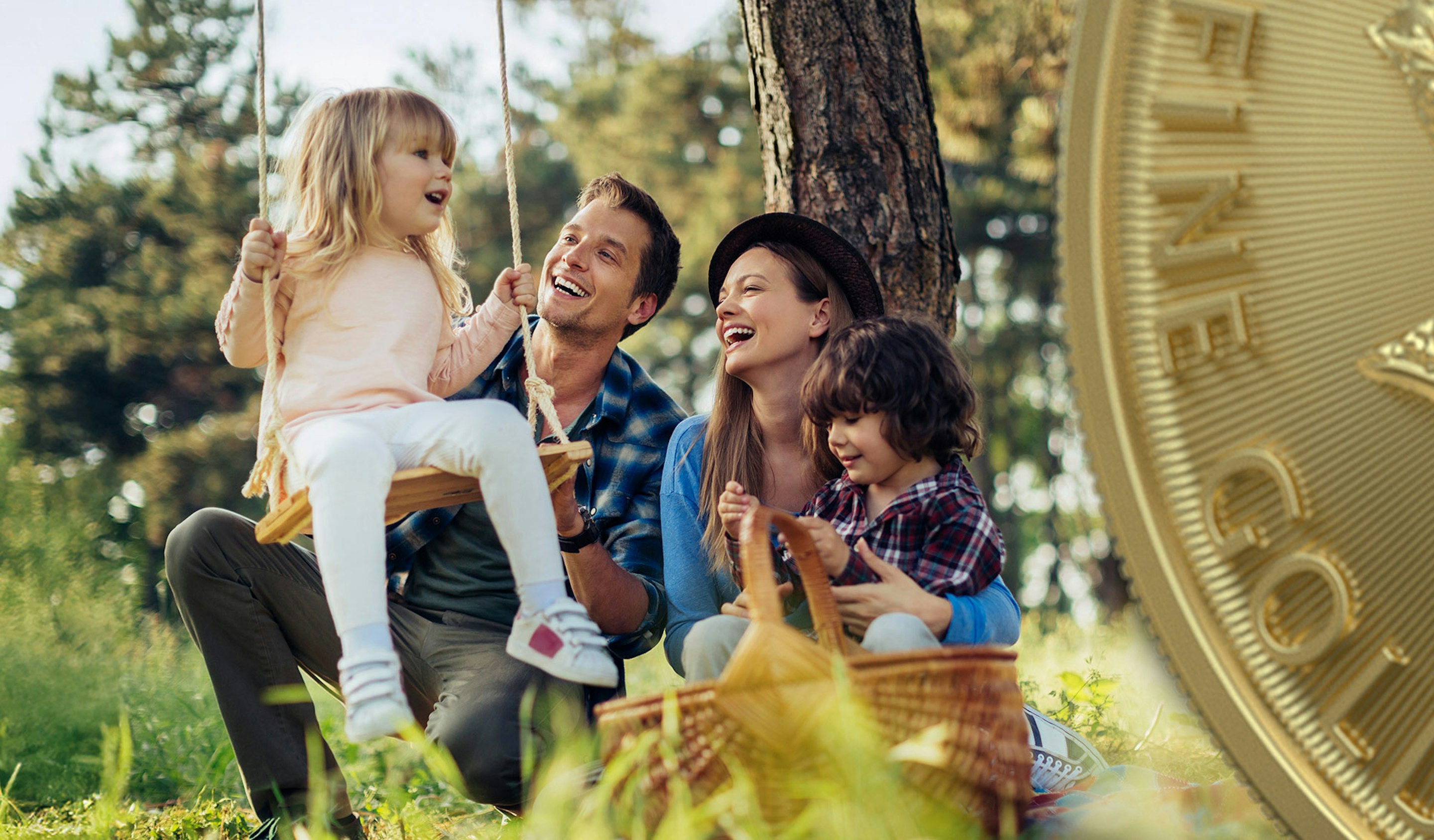 Goldmünzen-Sparplan: Eine Familie freut sich über die Vorteile einer sicheren und langfristigen Goldmünzenanlage.